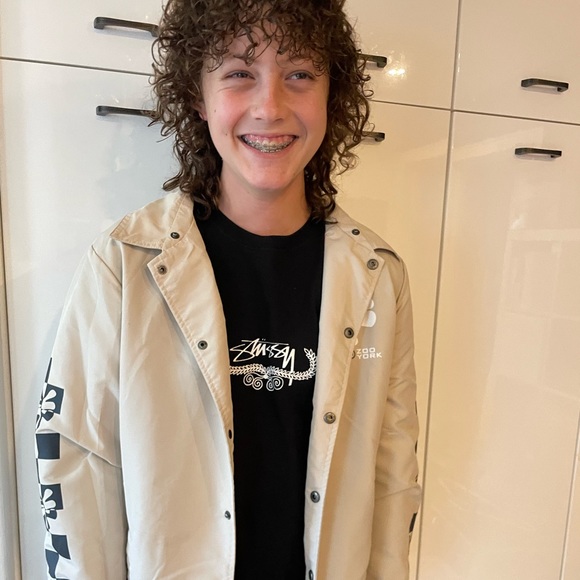 Zoo York windbreaker with detachable hood. - Picture 1 of 9